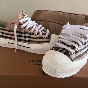 Burberry Sneakers size 9 women